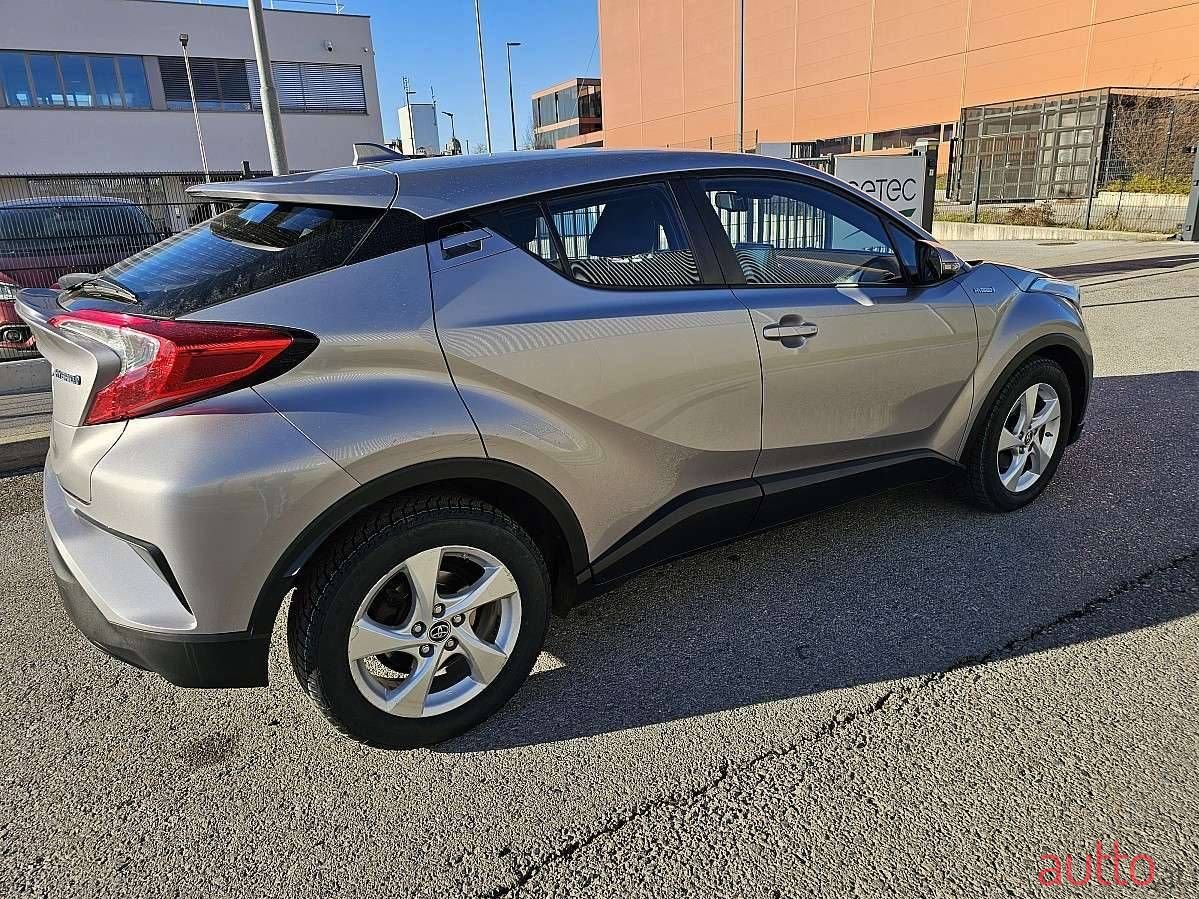 2017' Toyota C-HR photo #5