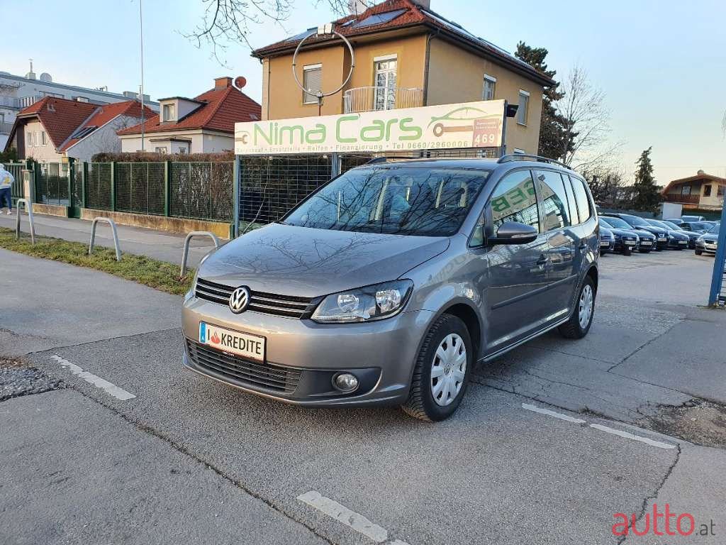 2011' Volkswagen Touran photo #1