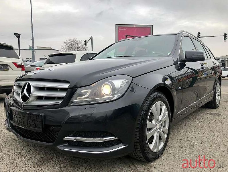 2012' Mercedes-Benz C-Klasse photo #1