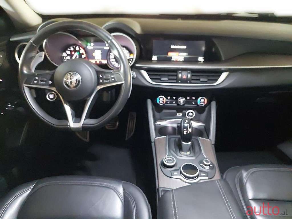 2017' Alfa Romeo Stelvio photo #4