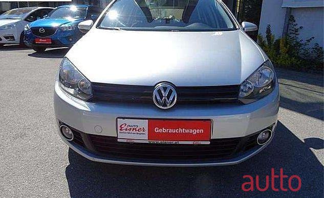 2009' Volkswagen Golf photo #2