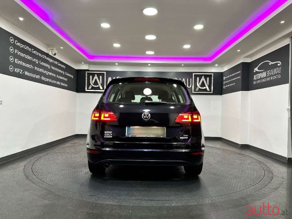 2015' Volkswagen Golf photo #5