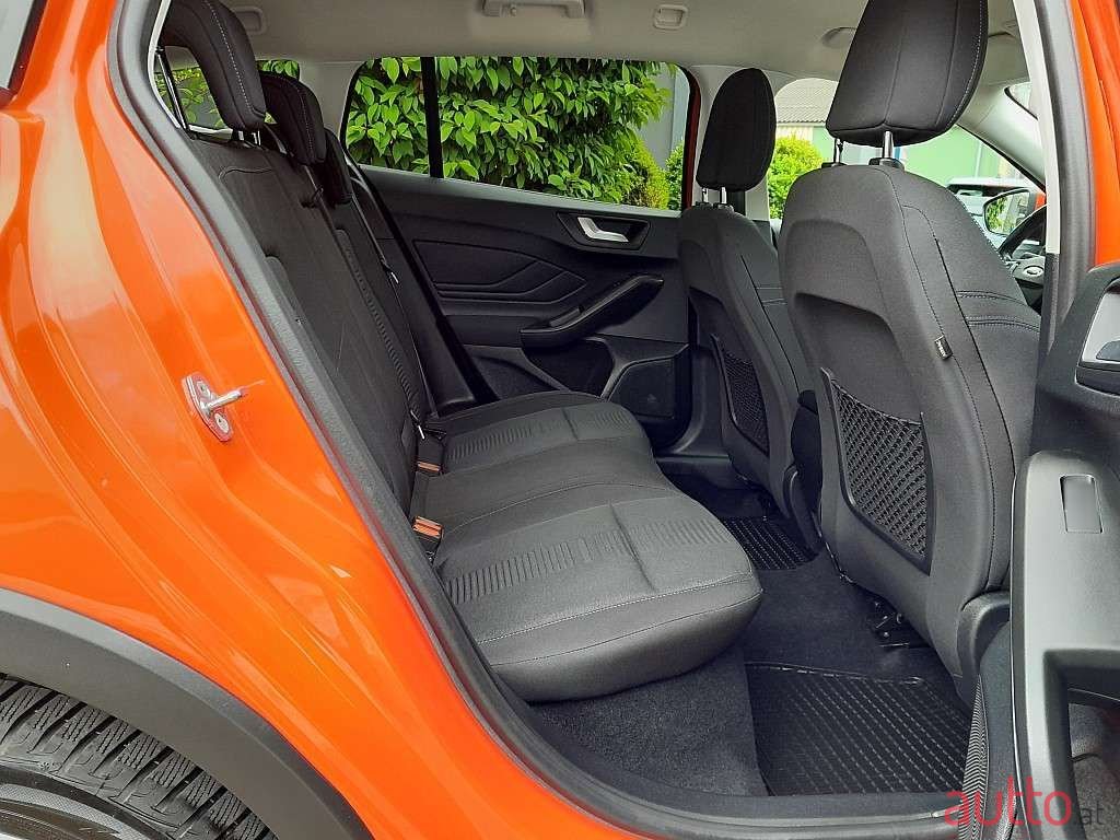 2020' Ford Focus photo #6