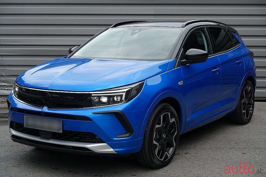 2022' Opel Grandland X photo #2