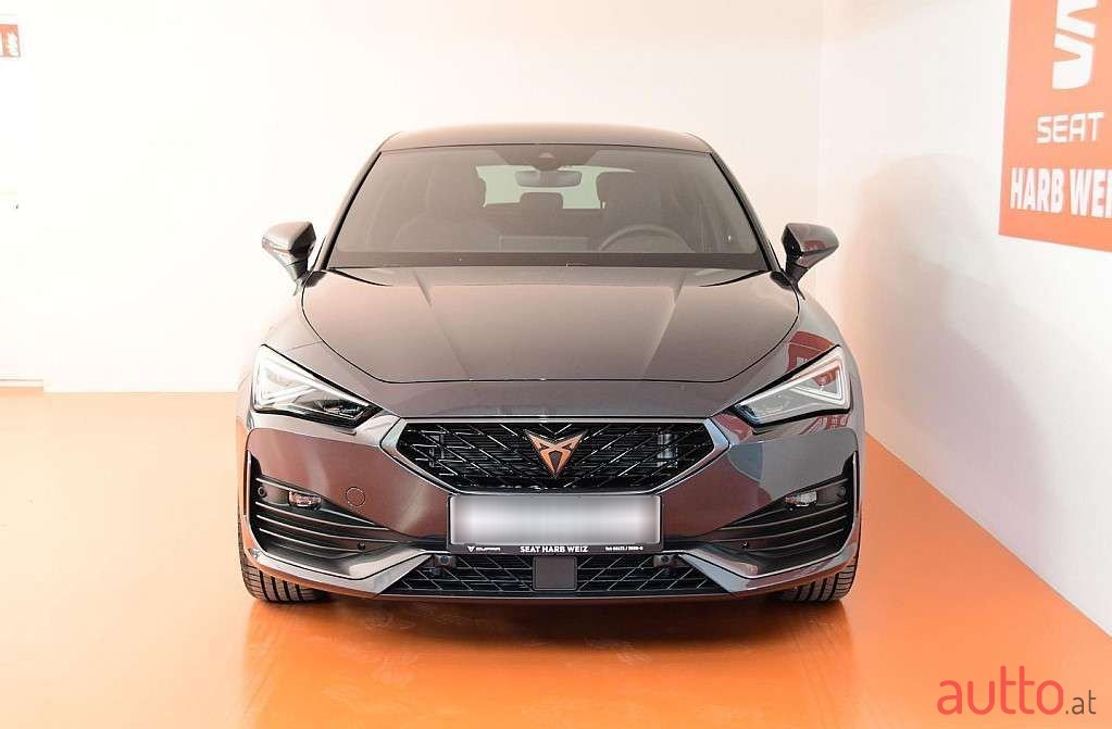 2023' Cupra Leon photo #2