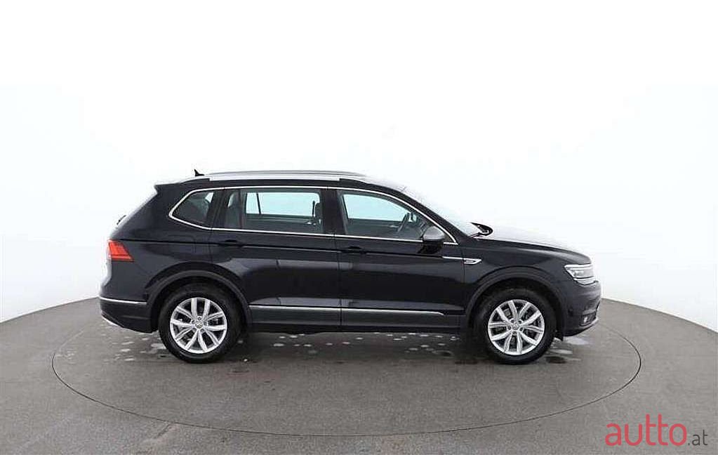 2021' Volkswagen Tiguan photo #1