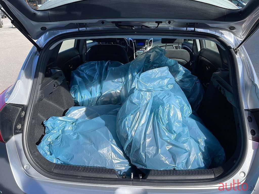 2012' Hyundai i30 photo #6