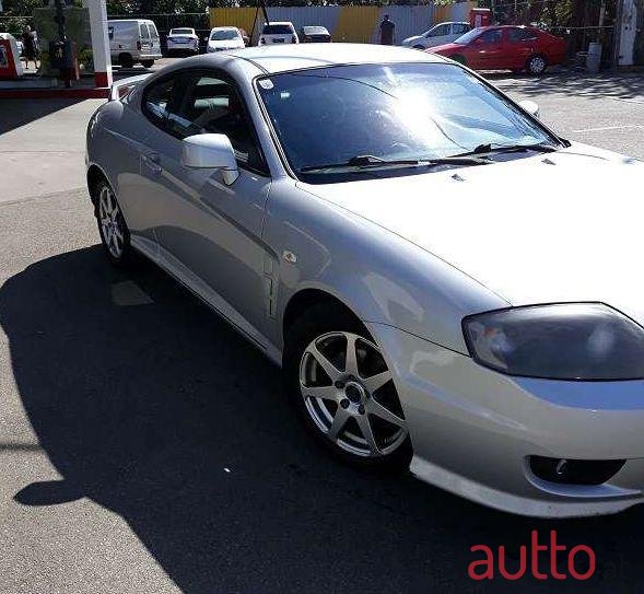 2005' Hyundai Tiburon photo #3