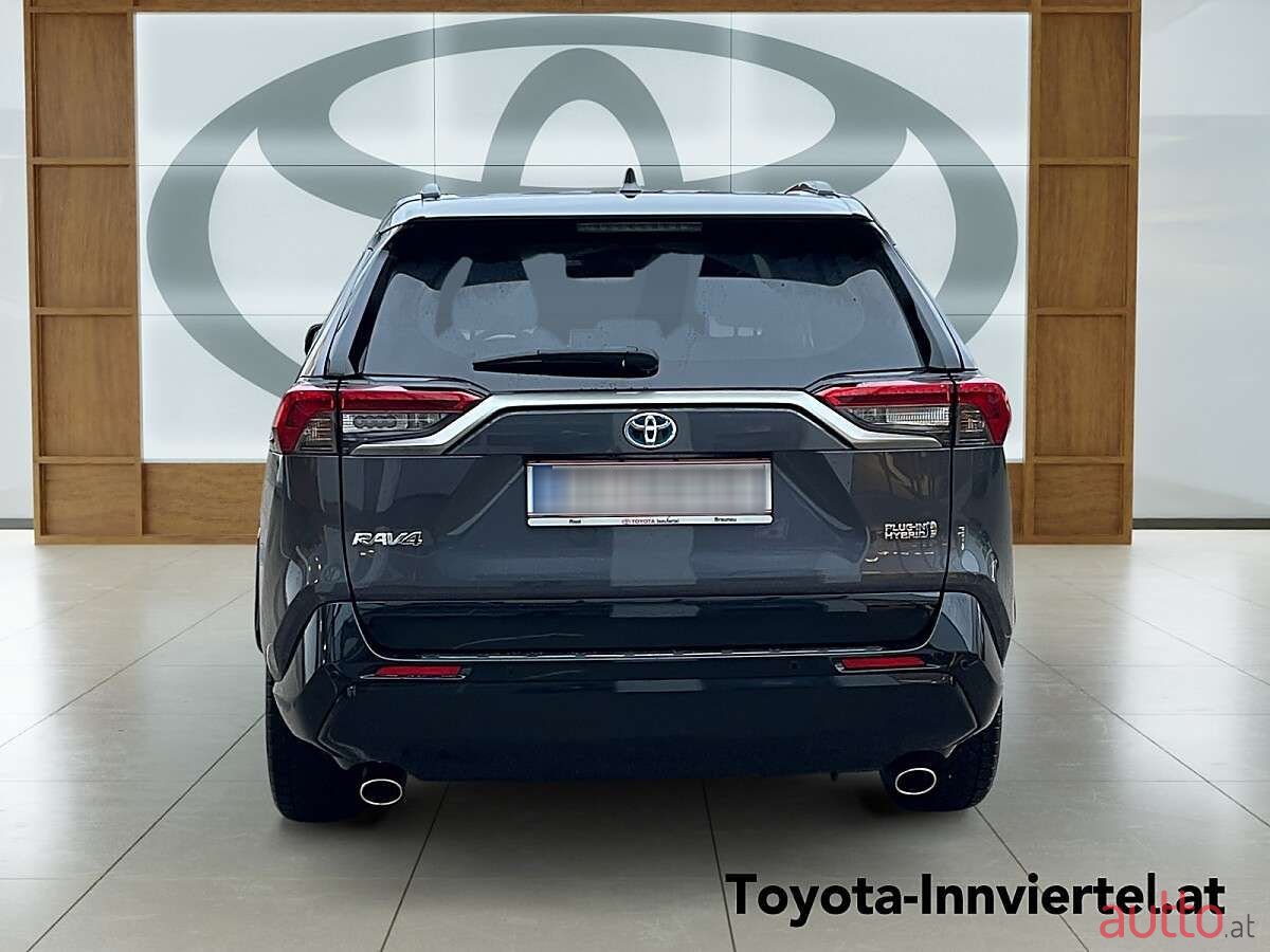 2022' Toyota RAV4 photo #3