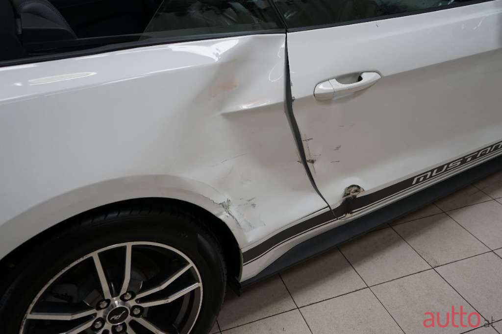 2017' Ford Mustang photo #6