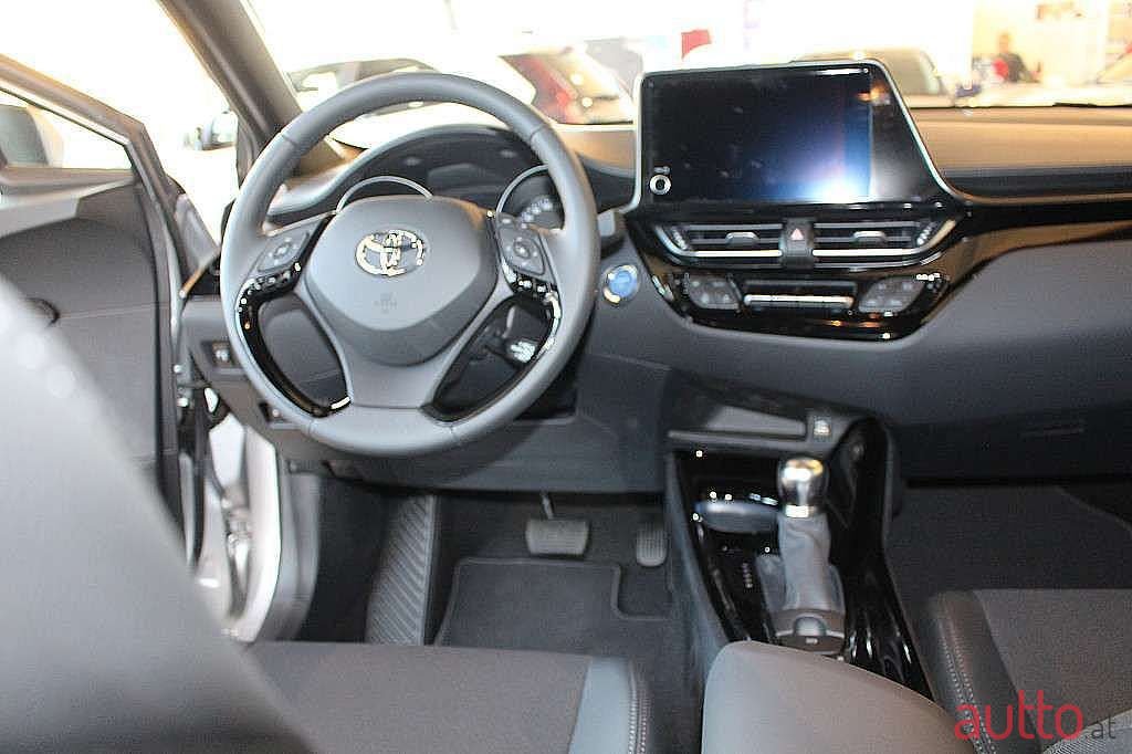 2018' Toyota C-HR photo #4