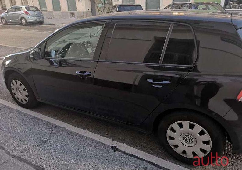 2010' Volkswagen Golf photo #3