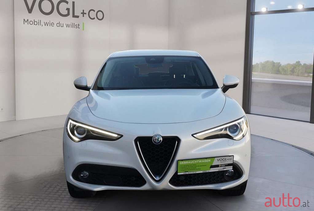 2018' Alfa Romeo Stelvio photo #6