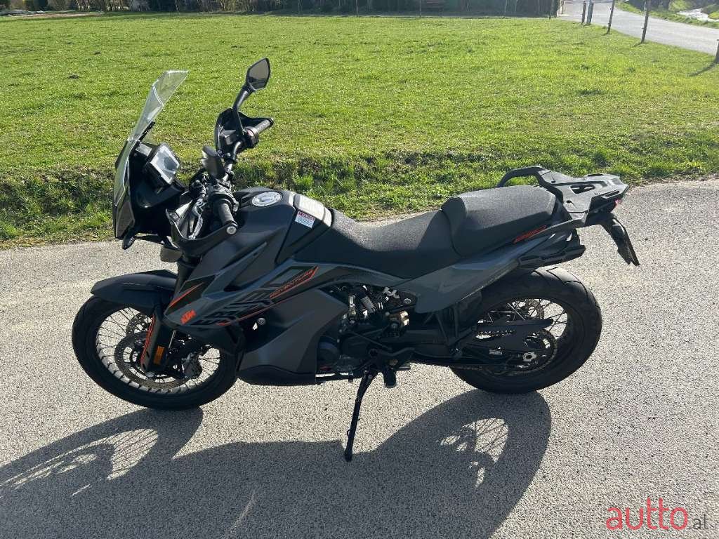 2021' KTM 890 photo #1