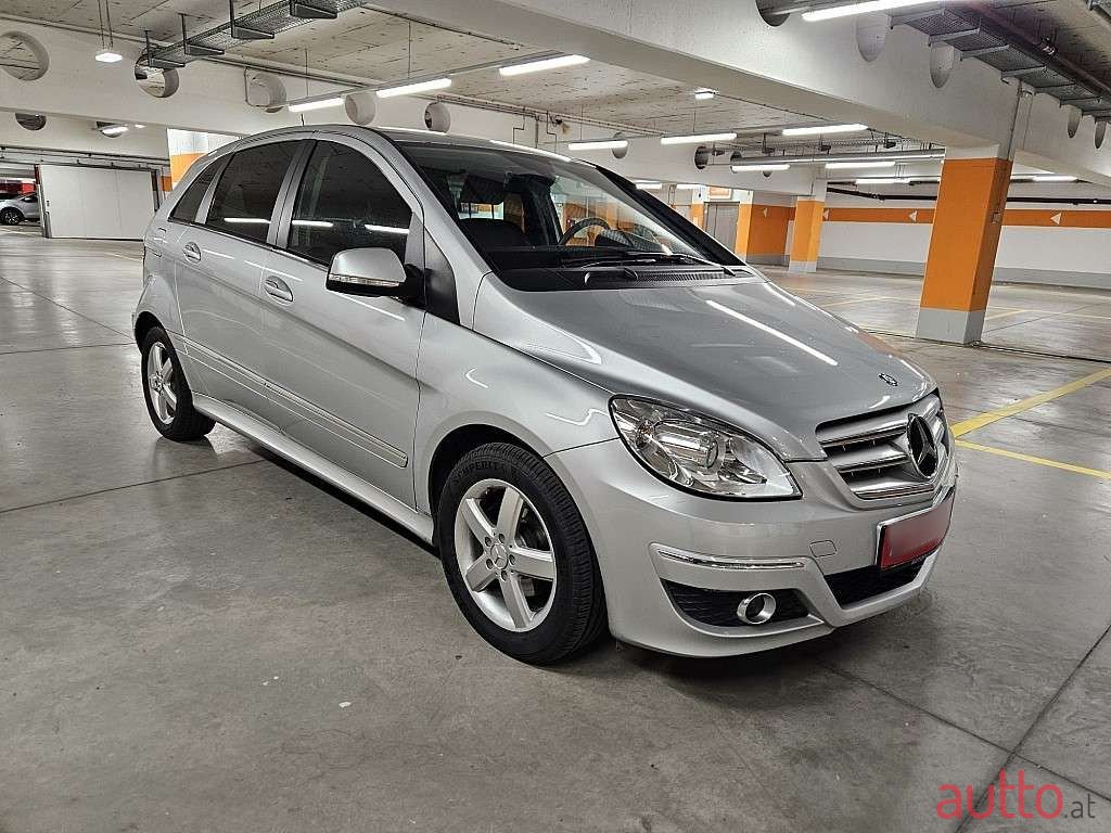 2011' Mercedes-Benz B-Klasse photo #2