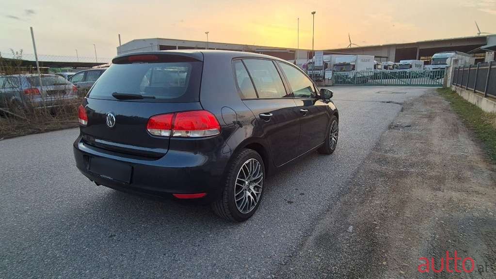 2009' Volkswagen Golf photo #6