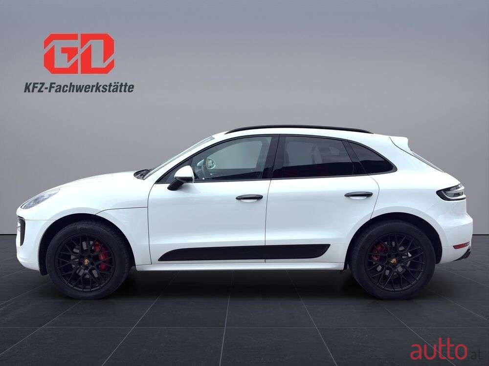 2020' Porsche Macan photo #2