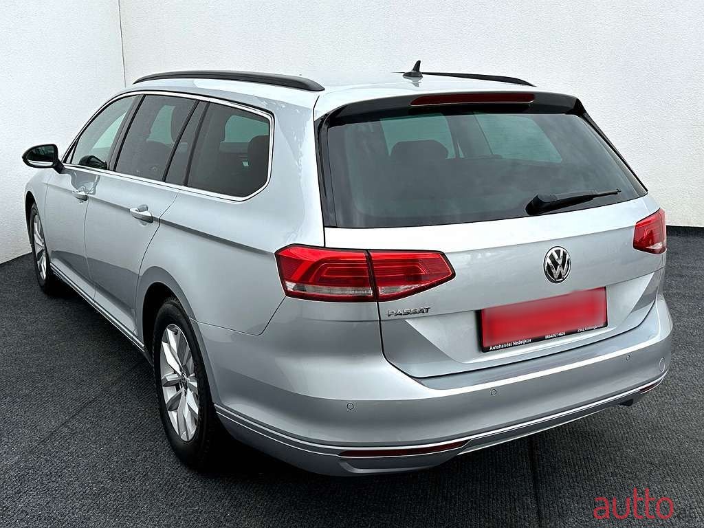 2019' Volkswagen Passat photo #6