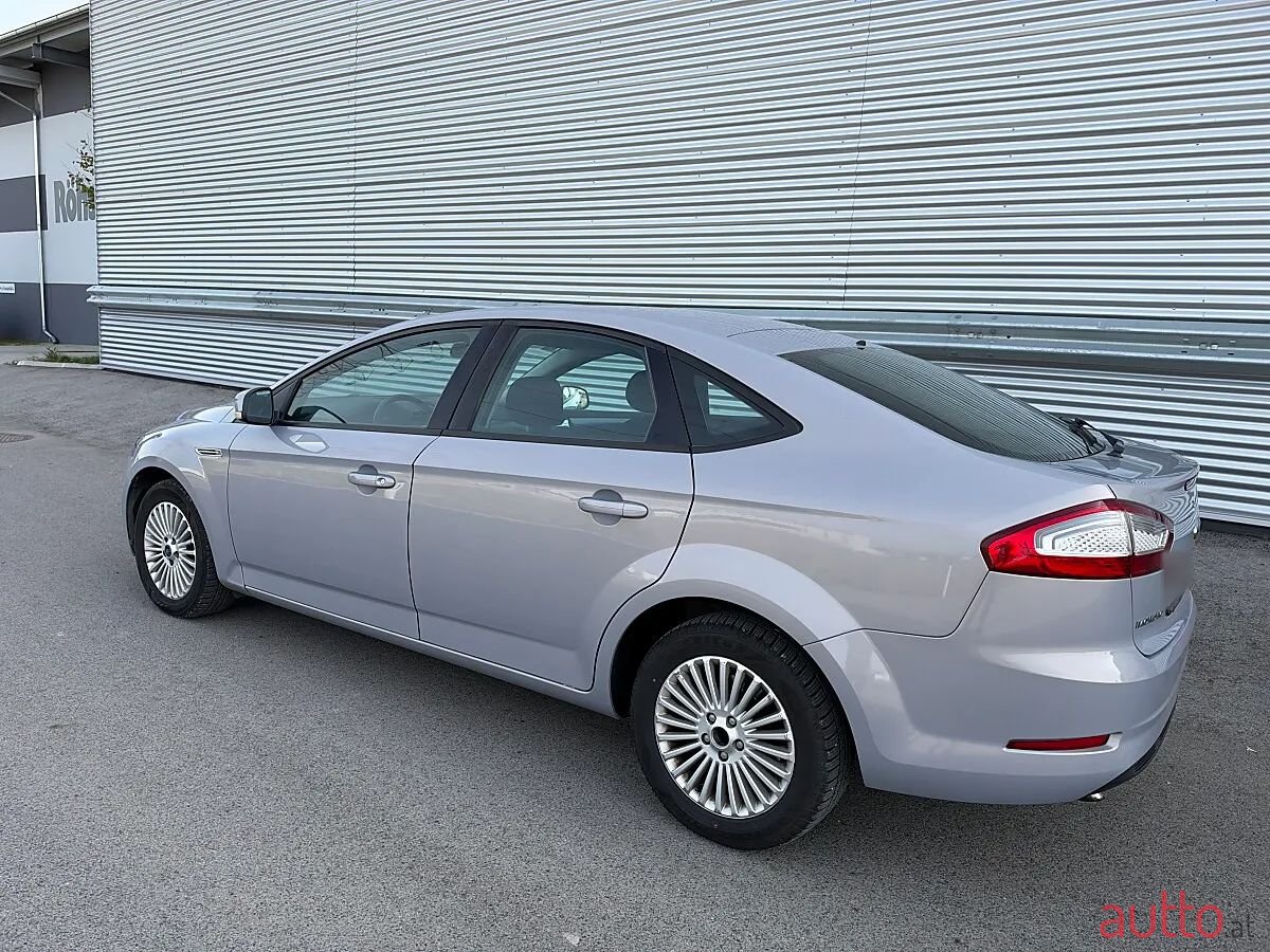 2011' Ford Mondeo photo #5