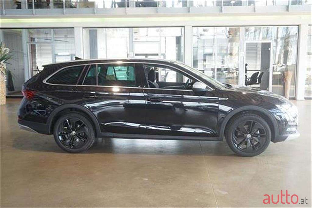 2021' Skoda Octavia photo #2
