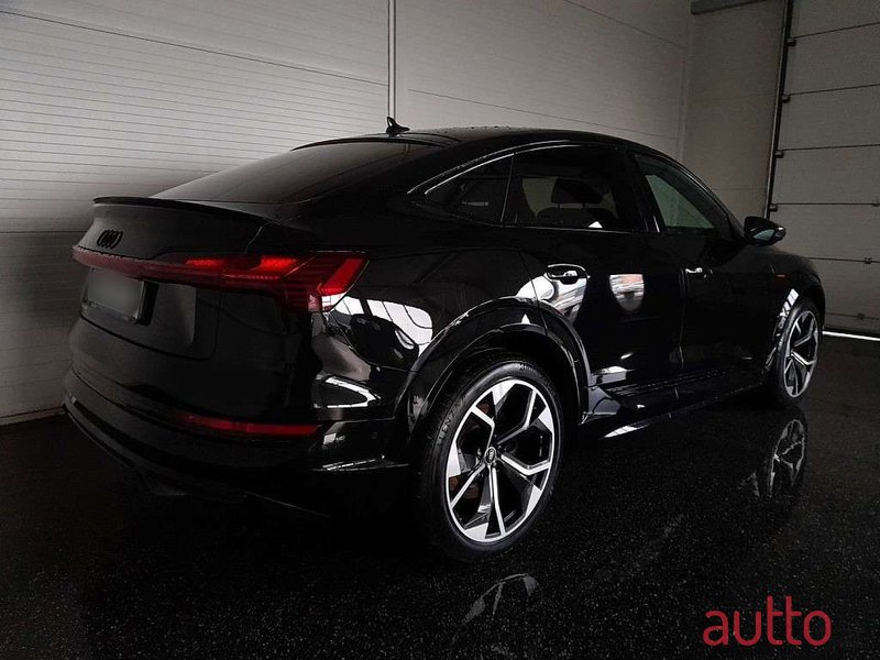 2022' Audi e-tron photo #2
