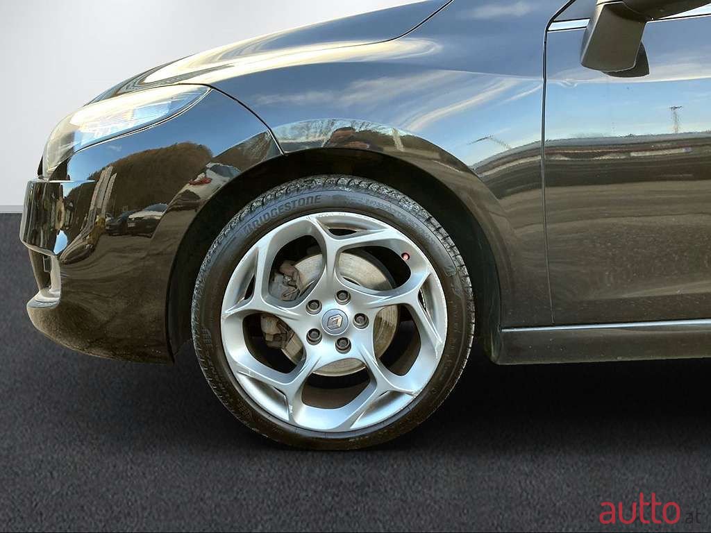 2010' Renault Megane photo #6