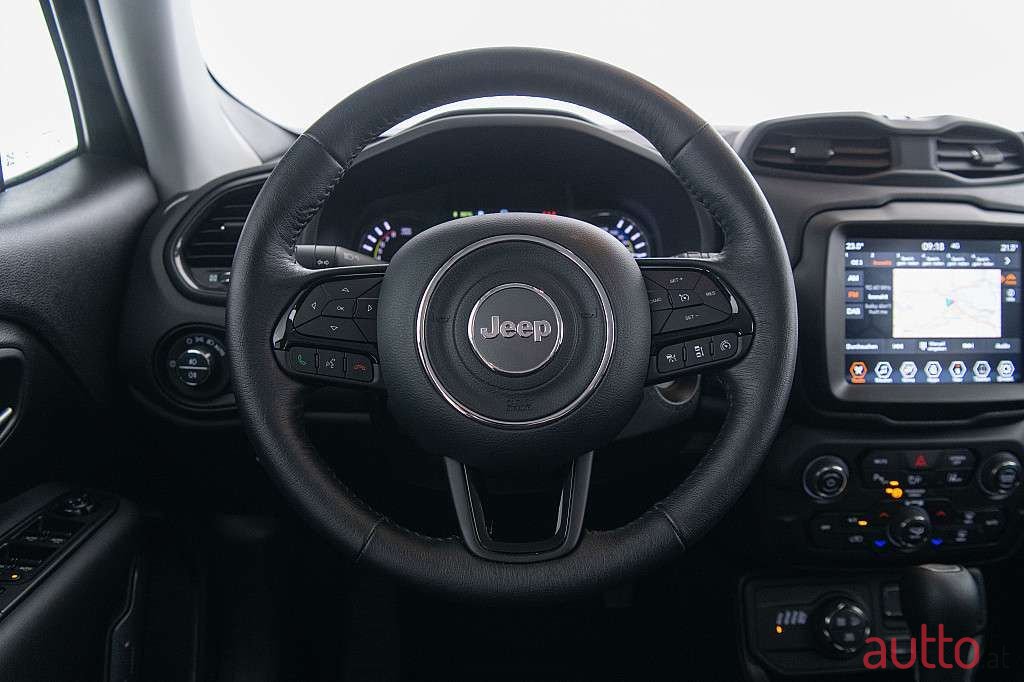 2022' Jeep Renegade photo #5