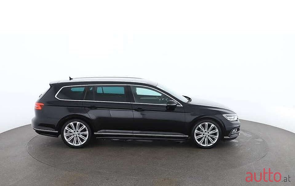 2018' Volkswagen Passat photo #2