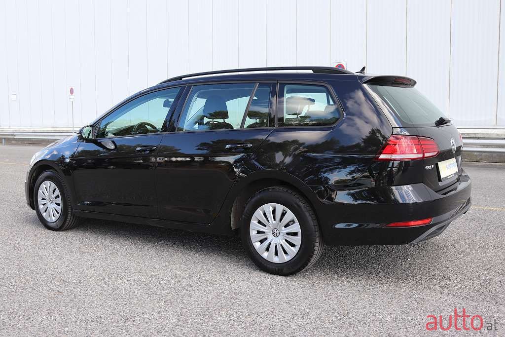 2019' Volkswagen Golf photo #3