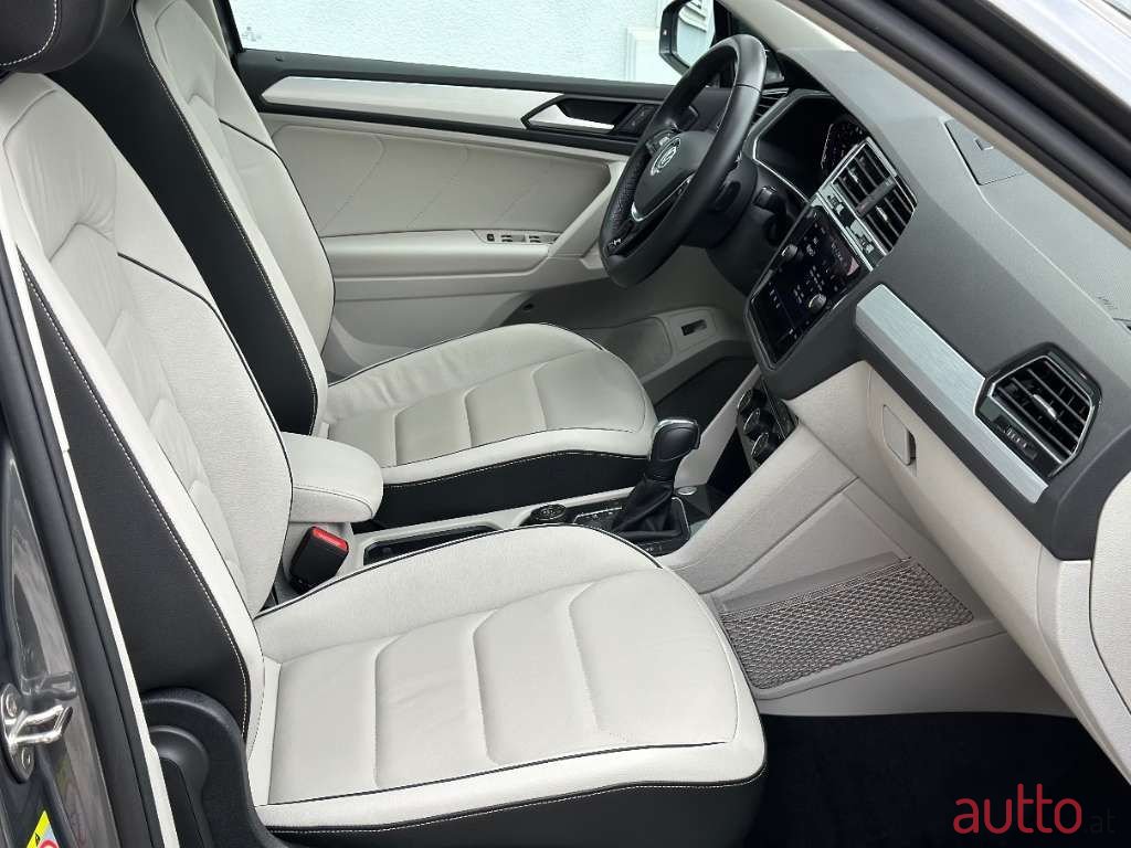 2020' Volkswagen Tiguan photo #5