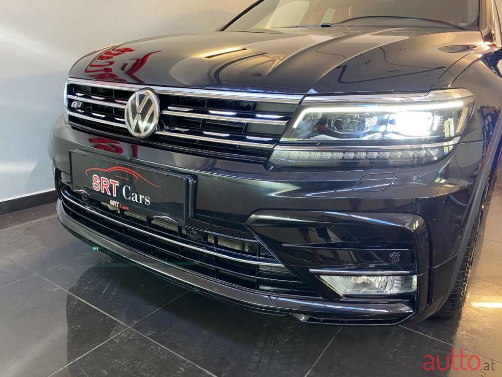 2016' Volkswagen Tiguan photo #2