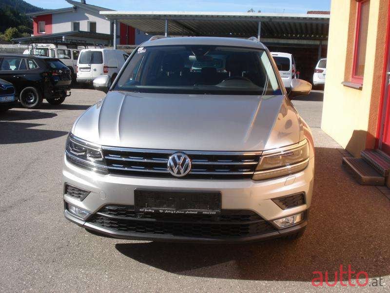 2016' Volkswagen Tiguan photo #1