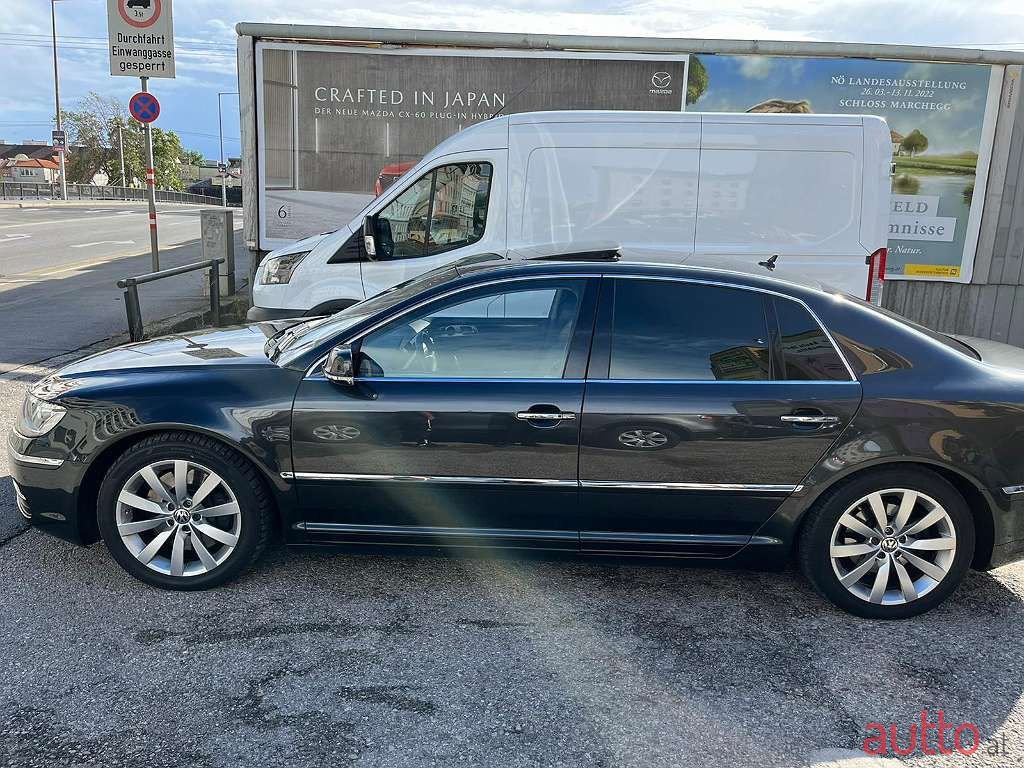 2013' Volkswagen Phaeton photo #4