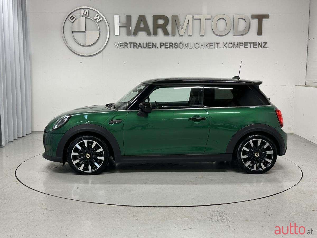 2021' MINI Cooper photo #2