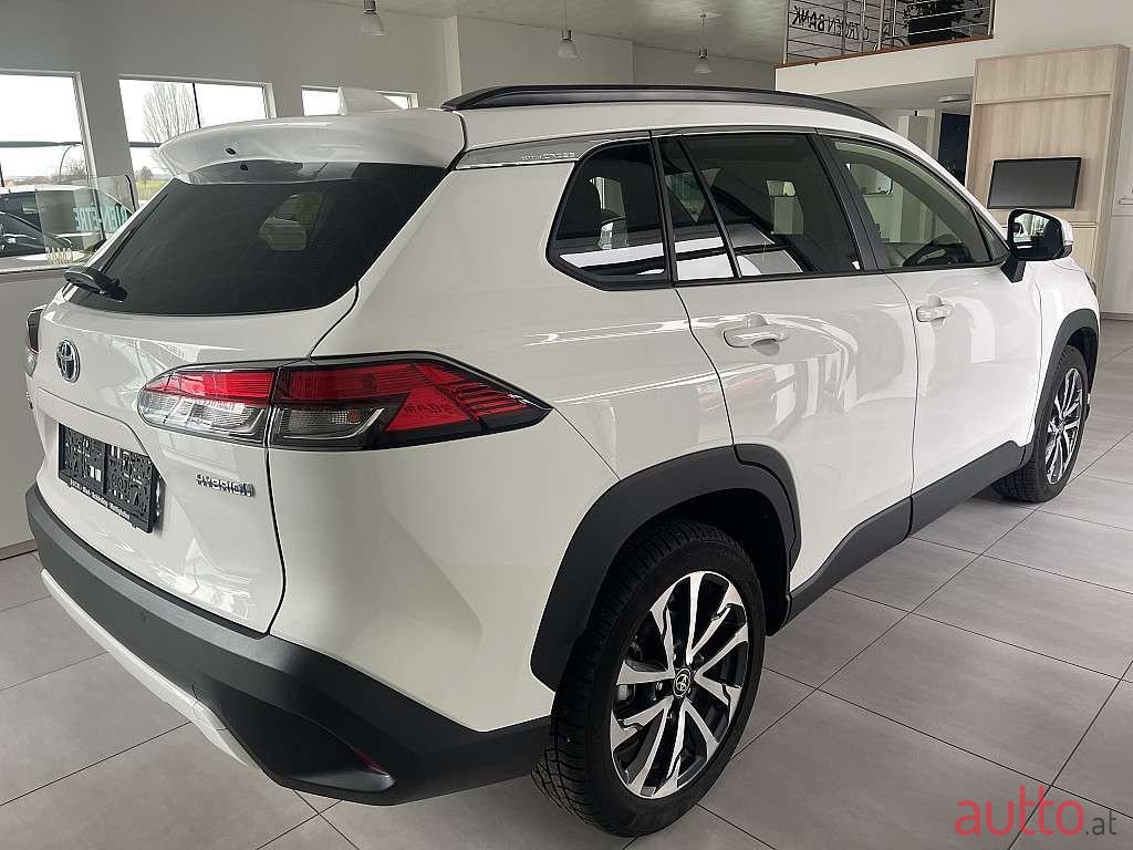 2023' Toyota Corolla Cross photo #2