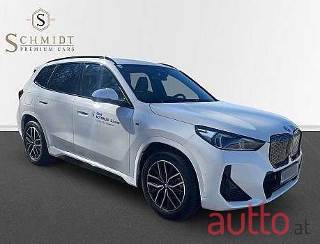 2024' BMW iX1 photo #2