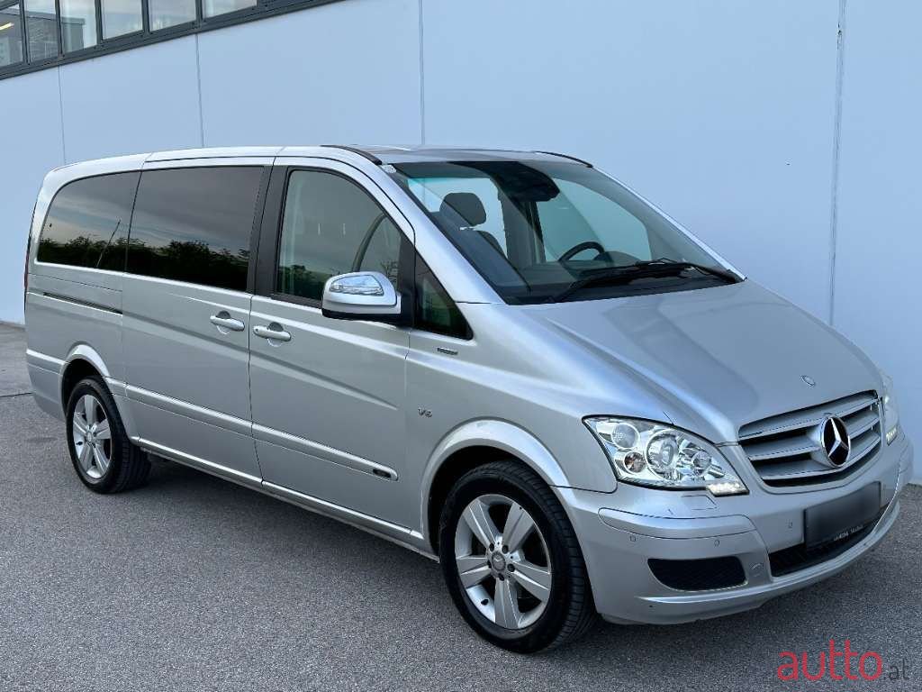 2011' Mercedes-Benz Viano photo #2