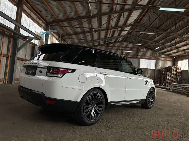 2017' Land Rover Range Rover Sport photo #4