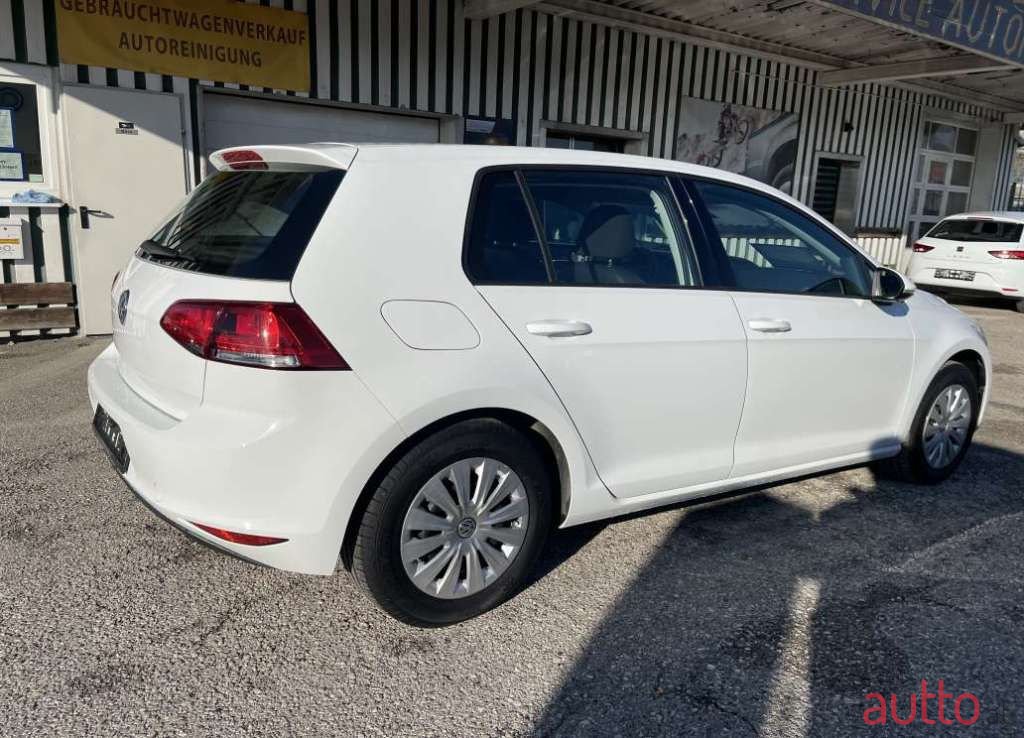 2016' Volkswagen Golf photo #5