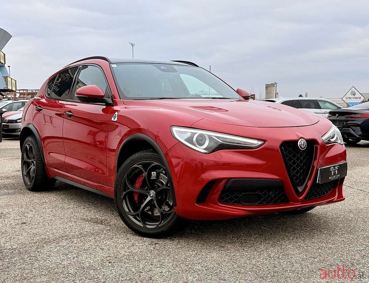 2018' Alfa Romeo Stelvio photo #3