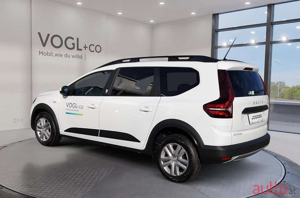 2022' Dacia Jogger photo #3