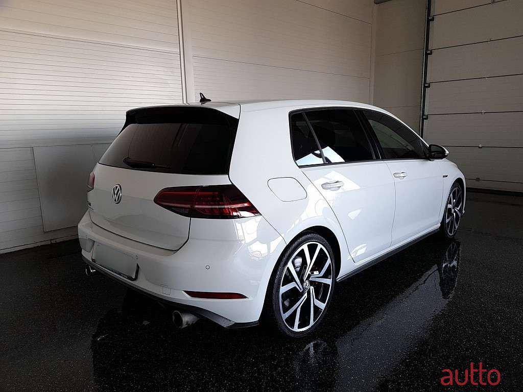 2019' Volkswagen Golf photo #1