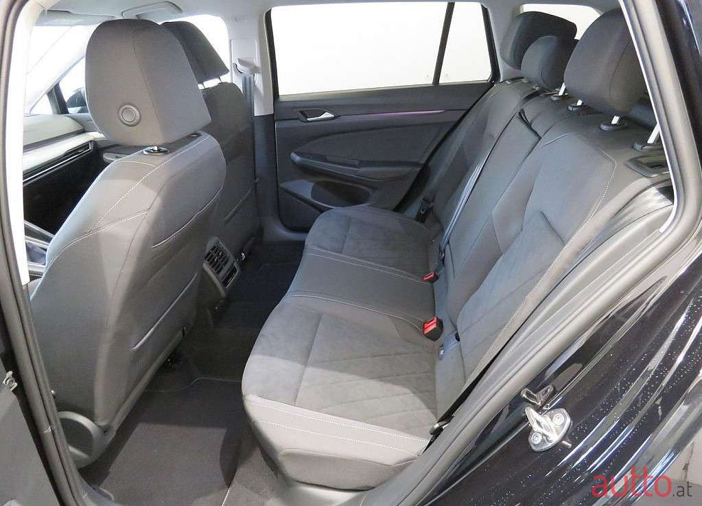 2023' Volkswagen Golf photo #5