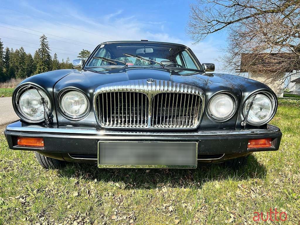 1990' Jaguar XJ photo #5