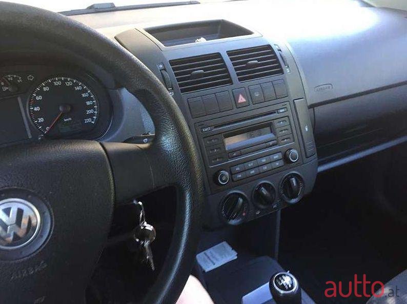 2007' Volkswagen Polo photo #2