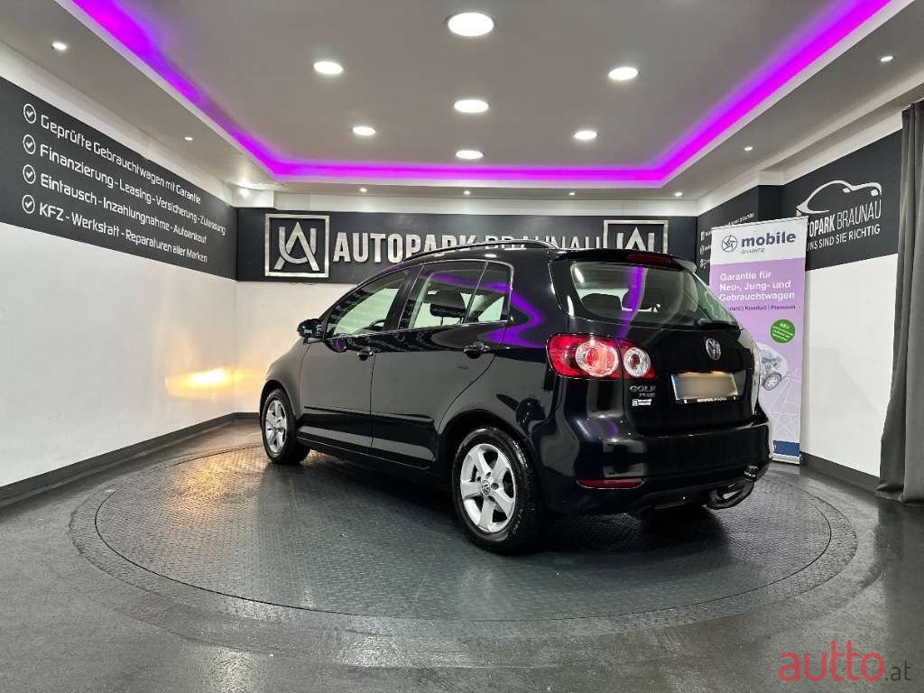 2010' Volkswagen Golf photo #4