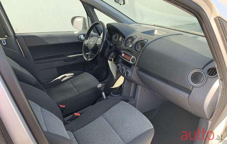 2009' Mitsubishi Colt photo #1