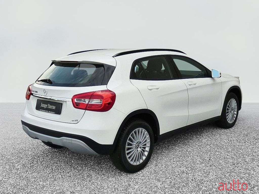 2018' Mercedes-Benz Gla-Klasse photo #4