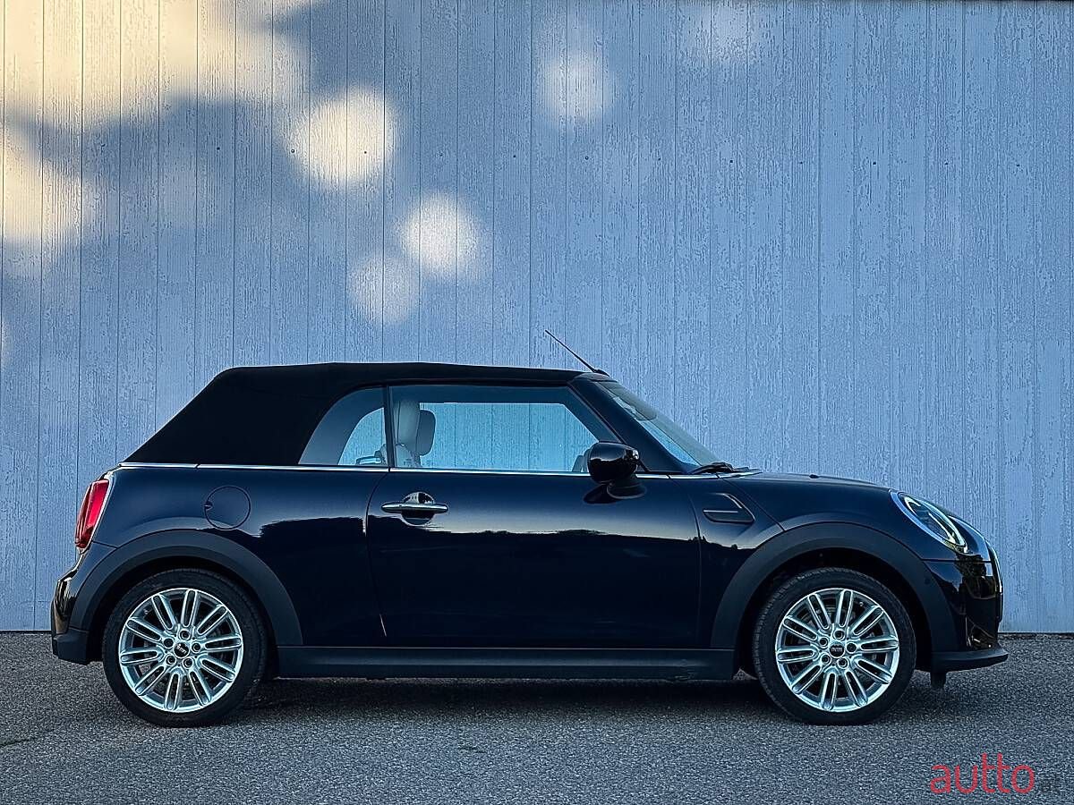 2023' MINI Cabrio photo #2