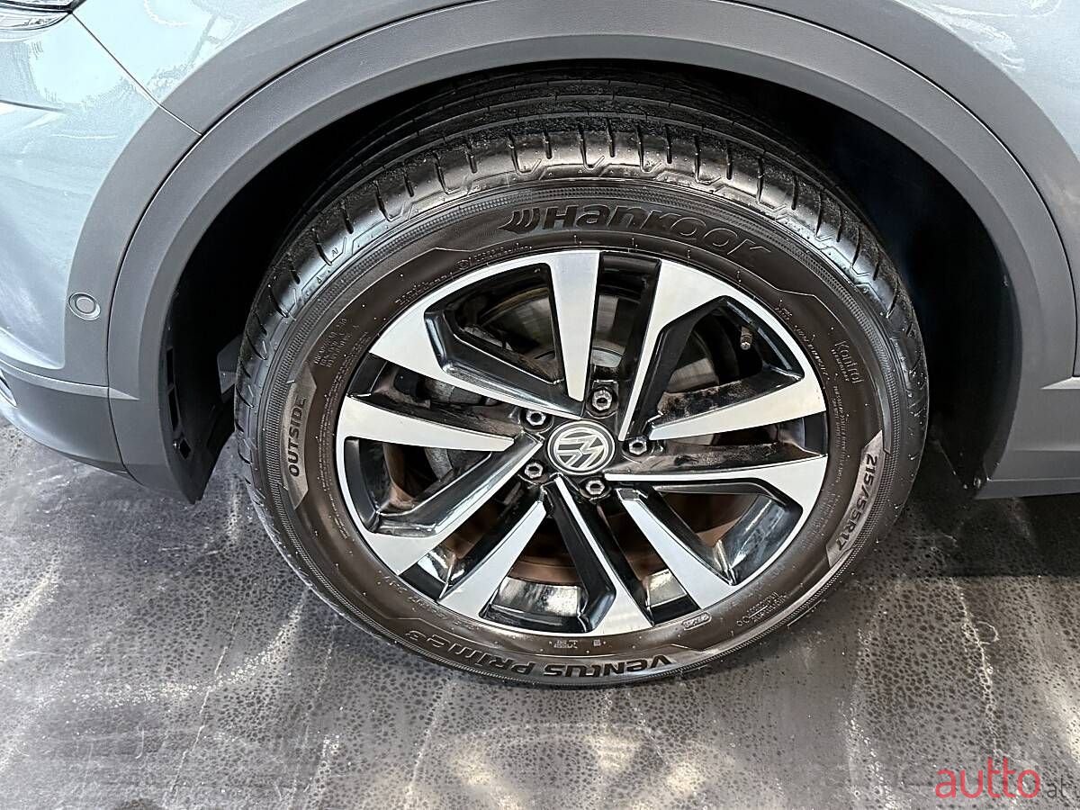 2019' Volkswagen T-Roc photo #6